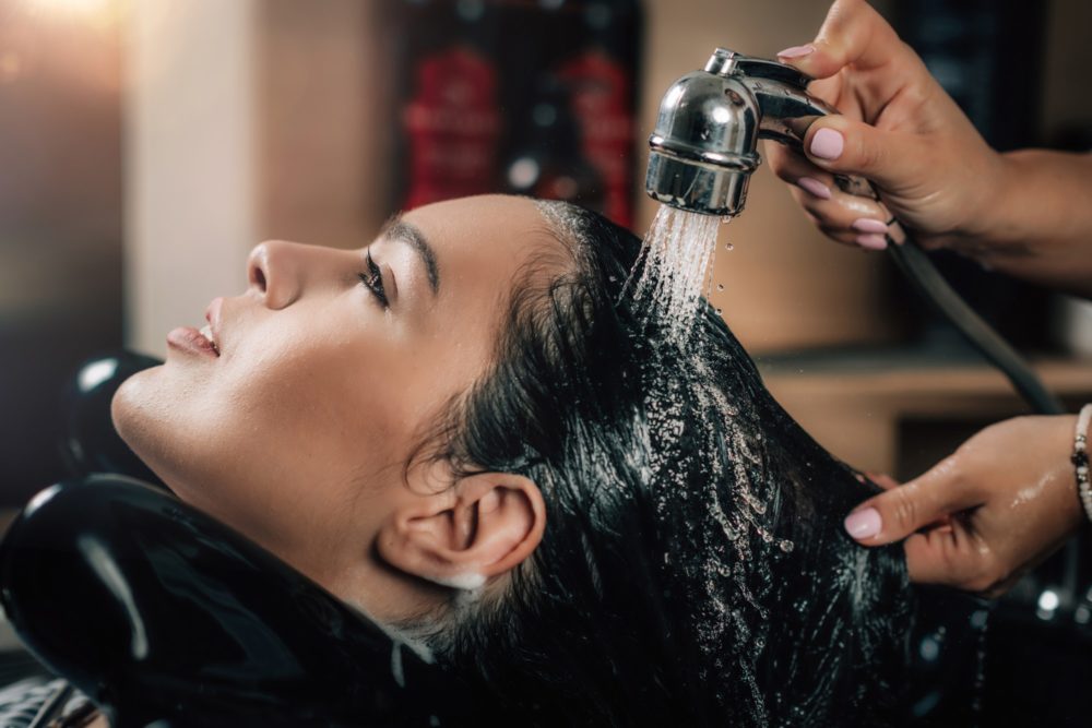 Dưỡng tóc bằng dầu dừa
